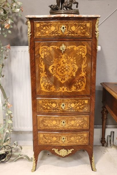 Petit secrétaire droit marqueté de fleurs,...