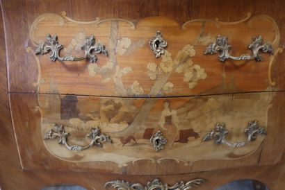 Commode à deux tiroirs en bois de placage...