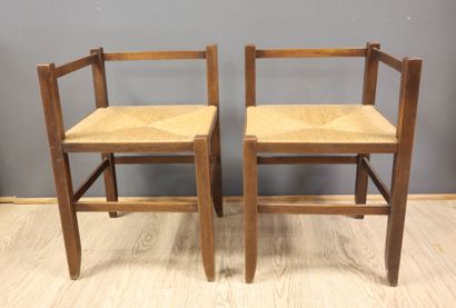 Paire de chaises de coin paillées en bois...