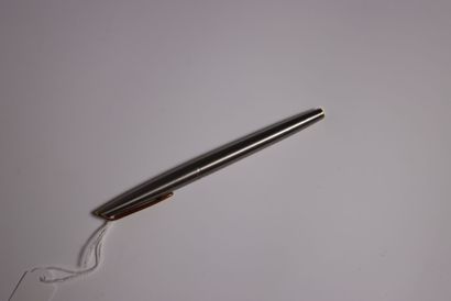 WATERMAN
Stylo en métal couleur argent avec...
