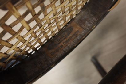 THONET
Paire de fauteuils à assise circulaire...