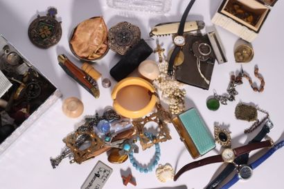 In two boxes: assorted costume jewelry, brooches,...