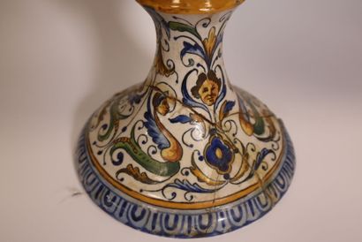 Paire de vases en majolique
XIXème siècle...