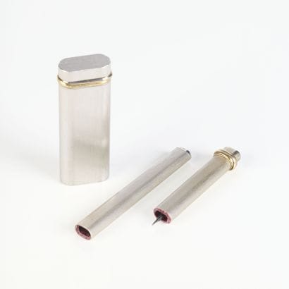 CARTIER. 
- Briquet modèle 