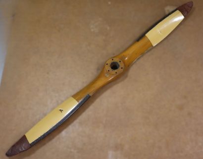 Hélice bipale en bois lamellé - collé et...