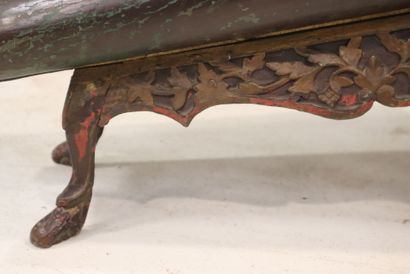 Celempung 
en bois sculpté et laqué polychrome...