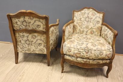 Paire de bergères à décor de fleurs
ossature...