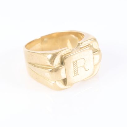 . Gold signet ring marked 