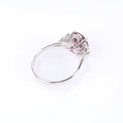 White gold ring set with an oval-cut spinel...