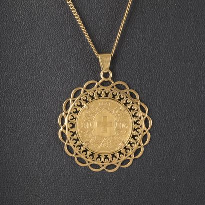 Pendentif en or ajouré sertie d'une monnaie...