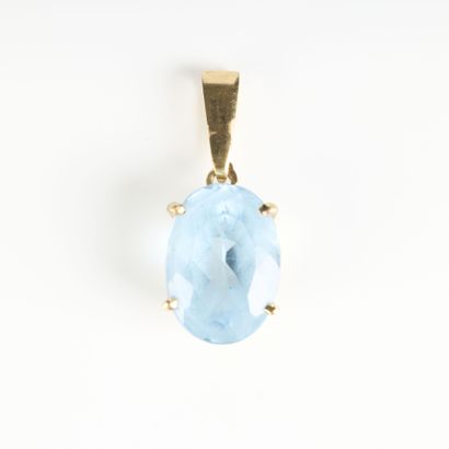 Gold pendant set with a brilliant-cut diamond...