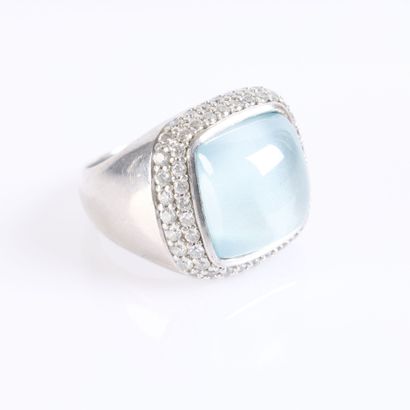 Bague en argent sertie d'une pierre fine...