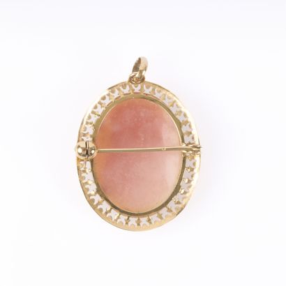 Openwork gold pendant brooch set with a shell...