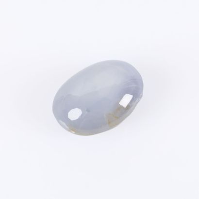 Saphir étoilé taille ovale cabochon pesant...