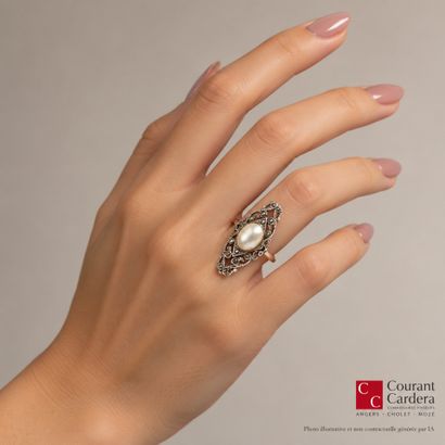Marquise ring in gold and silver set with...