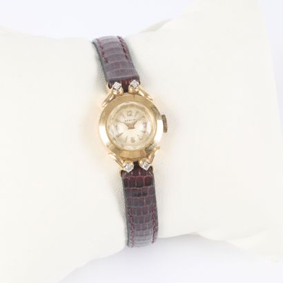 Zenith ladies' watch in gold, with a white...