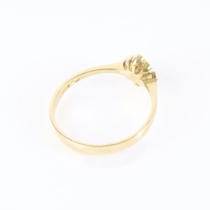 Bague en or jaune (750/1000) ornée d'une...