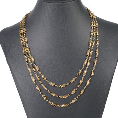 Three-row gold necklace with interlaced links....