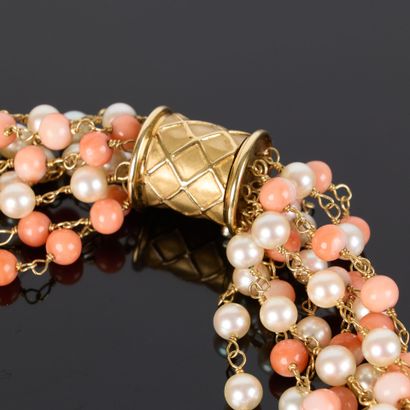 Important 7-row necklace of coral pearls,...