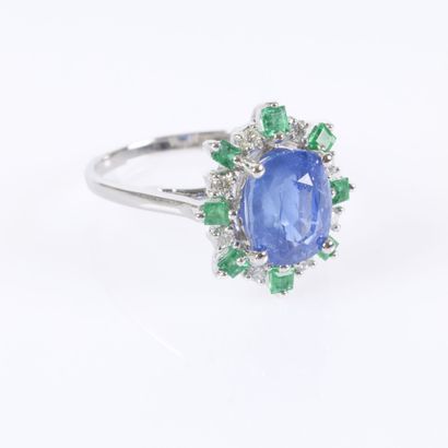 White gold daisy ring set with an unheated...