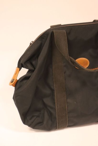 LONGCHAMP
Sac de sport en toile noir
élément...