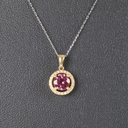 Gold pendant set with a brilliant-cut pink...