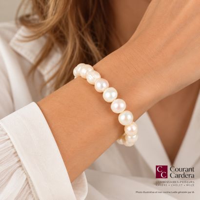 Bracelet orné de 20 perles d'eau douces blanches...
