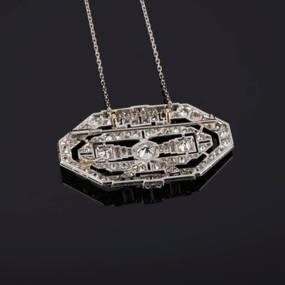 Octagonal Art Deco brooch set with diamonds.
Approx....