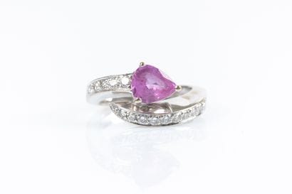 White gold ring set with a pear-shaped pink...