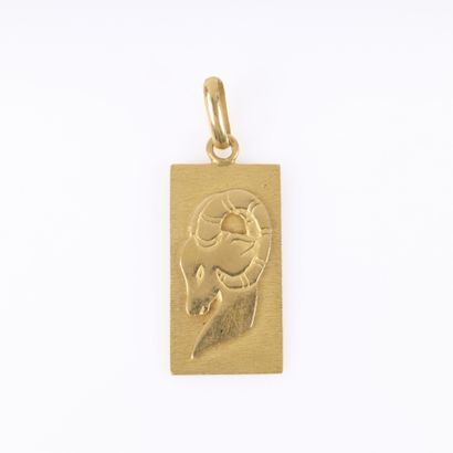 Pendentif rectangulaire en or: le signe du...