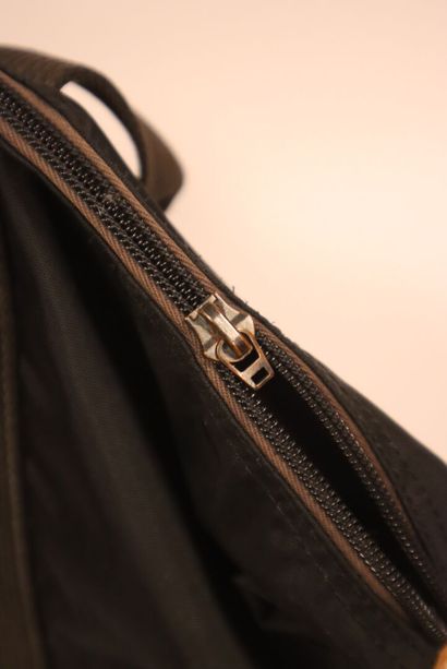 LONGCHAMP
Sac de sport en toile noir
élément...