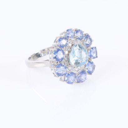 Stunning cocktail ring set with a pear-shaped...