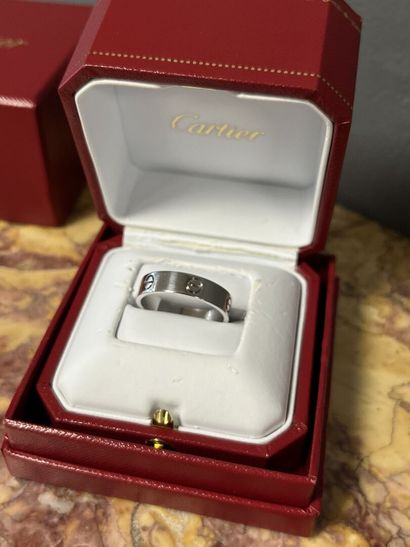 CARTIER 
bague Love en or gris (750/1000)
TDD...
