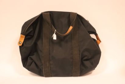 LONGCHAMP
Sac de sport en toile noir
élément...