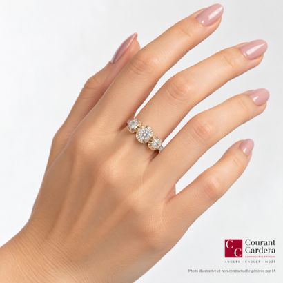 White gold ring set with three diamonds:...