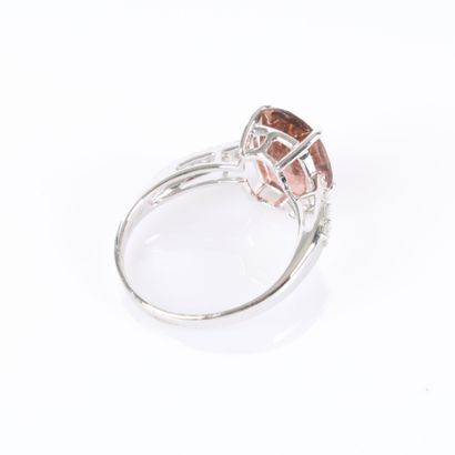 White gold ring set with an oval-cut tourmaline...
