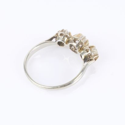 White gold ring set with three diamonds:...