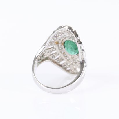 Stately white gold ring set in a closed setting...