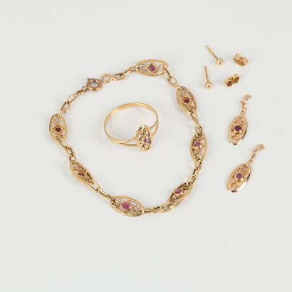 Gold set with small rubies: curb chain (19...