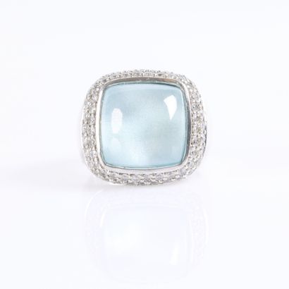 Bague en argent sertie d'une pierre fine...