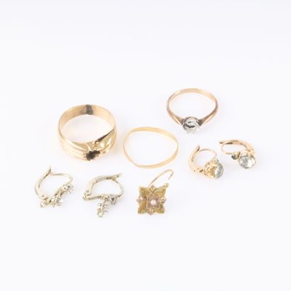 Ensemble de bijoux en or sertis de petites...