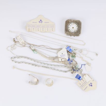Lot en argent: de chaînes et pendentifs,...