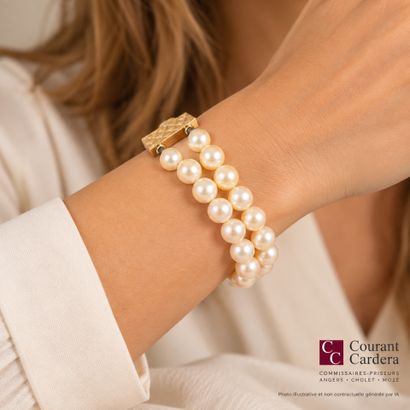Cultured pearl bracelet strung in a crisscross...
