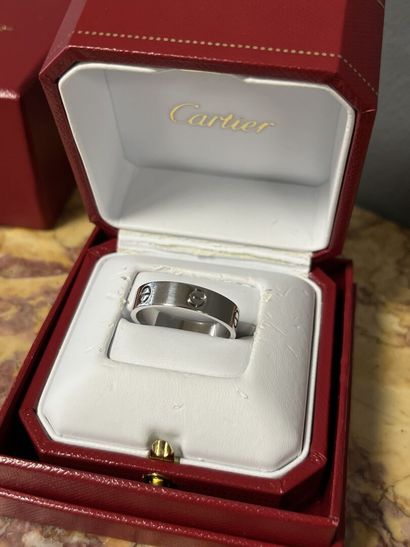 CARTIER 
bague Love en or gris (750/1000)
TDD...