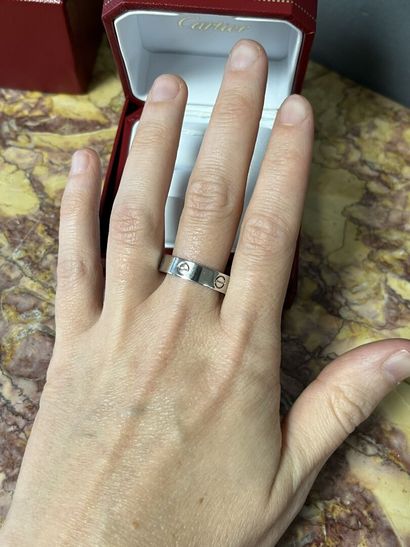 CARTIER 
bague Love en or gris (750/1000)
TDD...