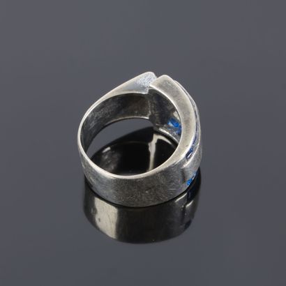 Asymmetrical silver tank ring set with white...