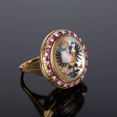 Important round-shaped ring in yellow gold...