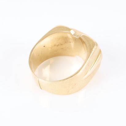 . Gold signet ring marked 