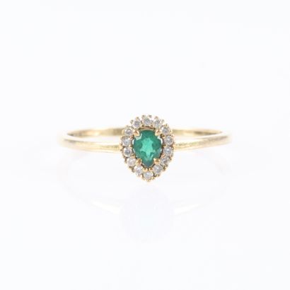 Bague en or bas titre (375/1000) ornée d'une...