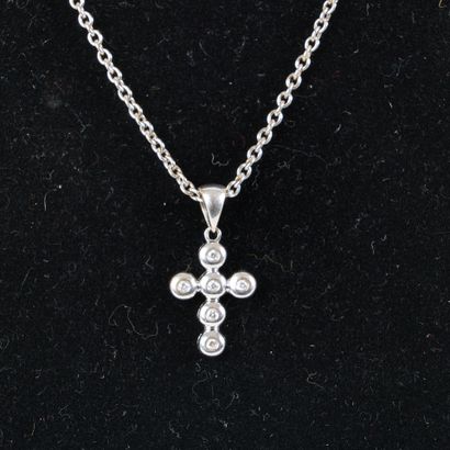 Pendentif croix en or gris serti de 6 petits...